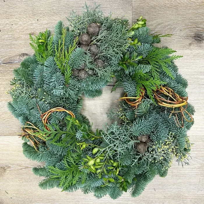 Adventskranz, Mix-Grün mit Weide, halbrund gebunden, ca. 30 cm Ø