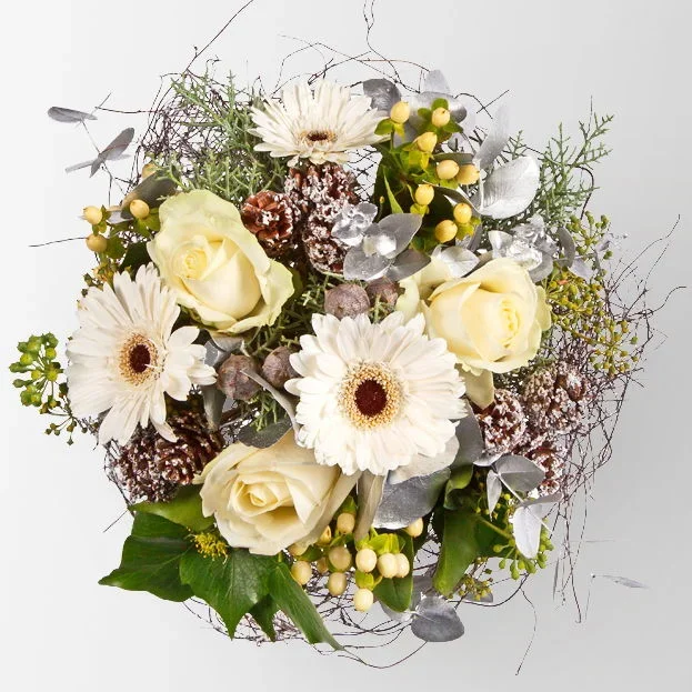 Blumenstrauß ‚Schneeflöckchen‘, handgebunden