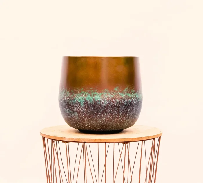 Elisa ‚Bronze‘ – Dekotopf aus Metall