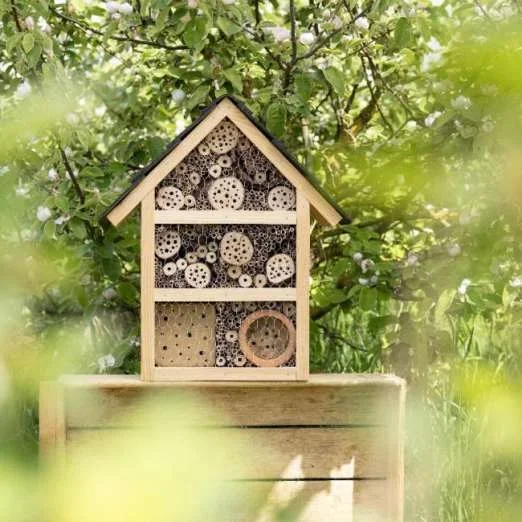 Insektenhotel – Wildbienenhotel